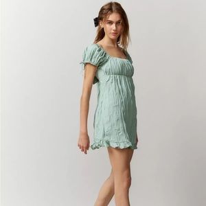 claudette crinkle babydoll mini dress kimchi blue urban outfitters XS 🤍